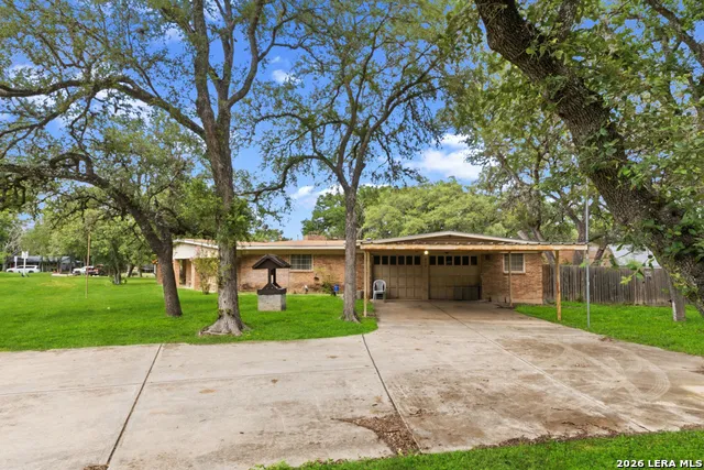 210 KIMBERLY DR Universal City, TX 78148