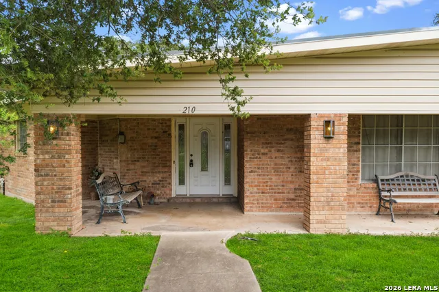 210 KIMBERLY DR Universal City, TX 78148