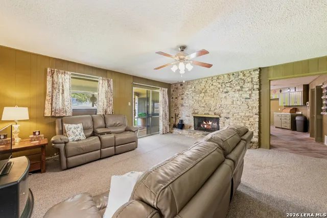 210 KIMBERLY DR Universal City, TX 78148