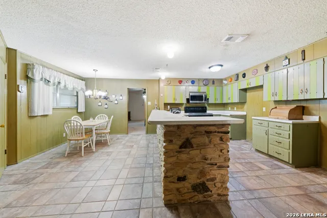 210 KIMBERLY DR Universal City, TX 78148