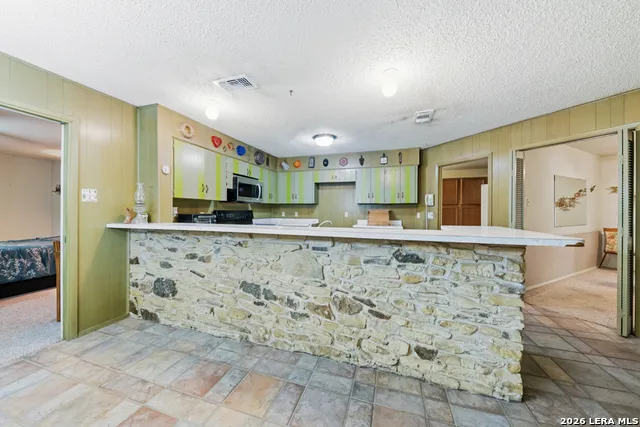 210 KIMBERLY DR Universal City, TX 78148