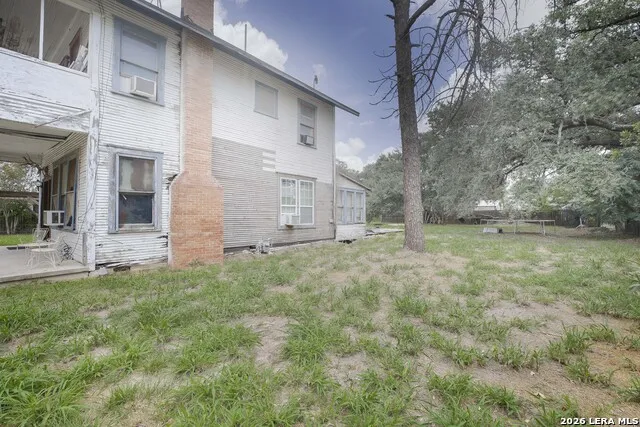 623 San Antonio Street Pleasanton, TX 78064