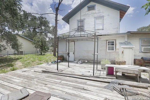 623 San Antonio Street Pleasanton, TX 78064