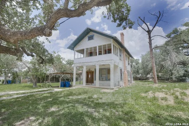 623 San Antonio Street Pleasanton, TX 78064