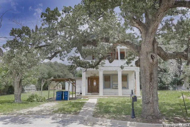 623 San Antonio Street Pleasanton, TX 78064