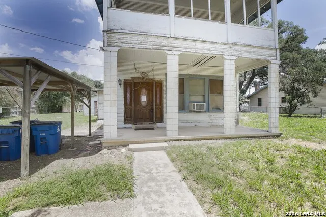 623 San Antonio Street Pleasanton, TX 78064