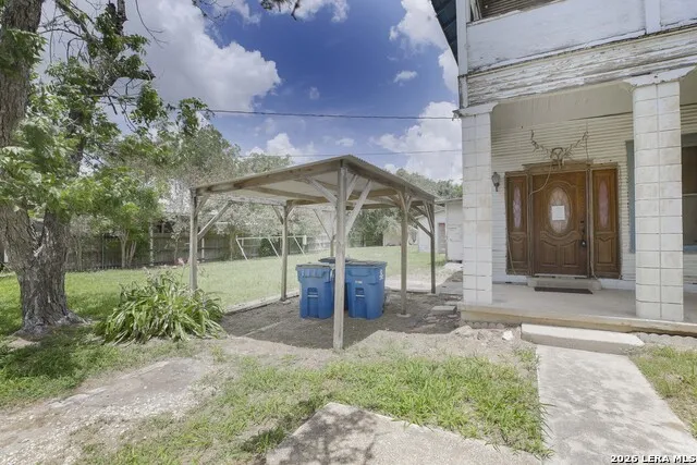 623 San Antonio Street Pleasanton, TX 78064