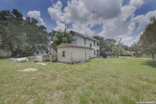 623 San Antonio Street Pleasanton, TX 78064