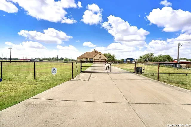101 Hickory Run La Vernia, TX 78121