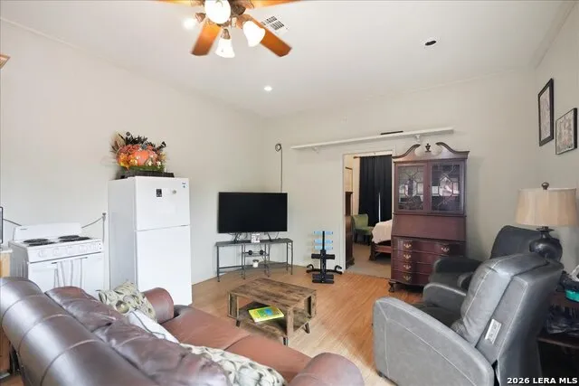 4885 COUNTY ROAD 329 Beeville, TX 78102