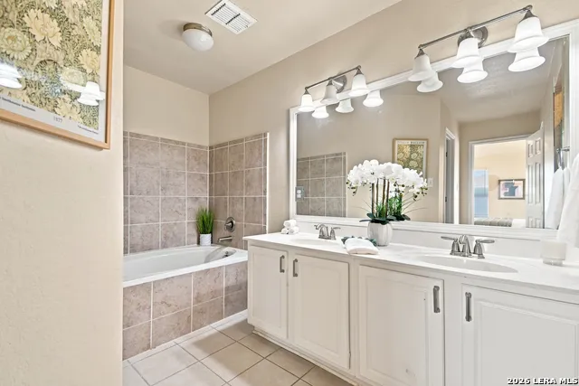 121 Lark Hill Floresville, TX 78114