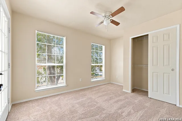 121 Lark Hill Floresville, TX 78114