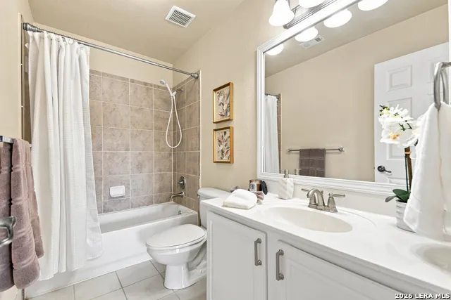 121 Lark Hill Floresville, TX 78114