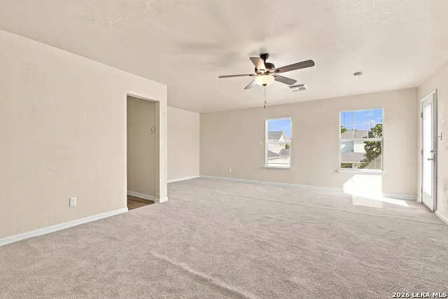 121 Lark Hill Floresville, TX 78114
