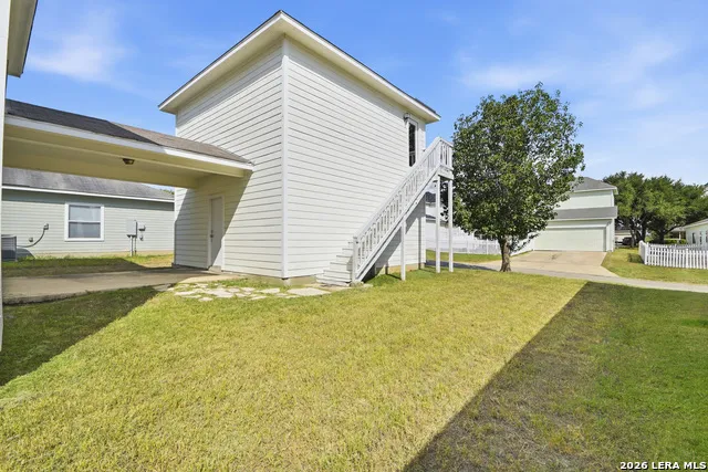 121 Lark Hill Floresville, TX 78114
