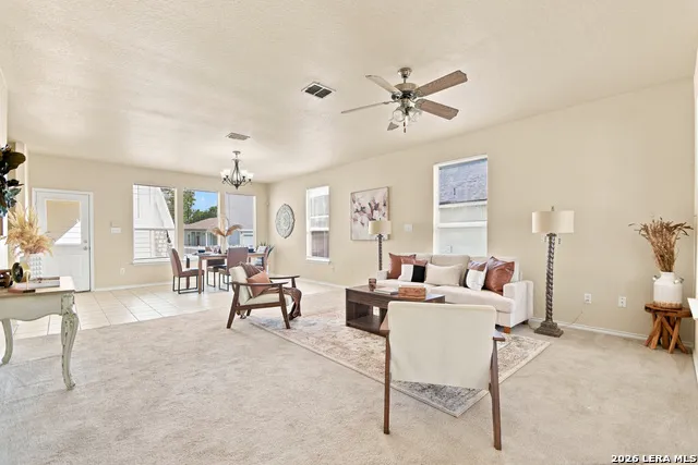 121 Lark Hill Floresville, TX 78114