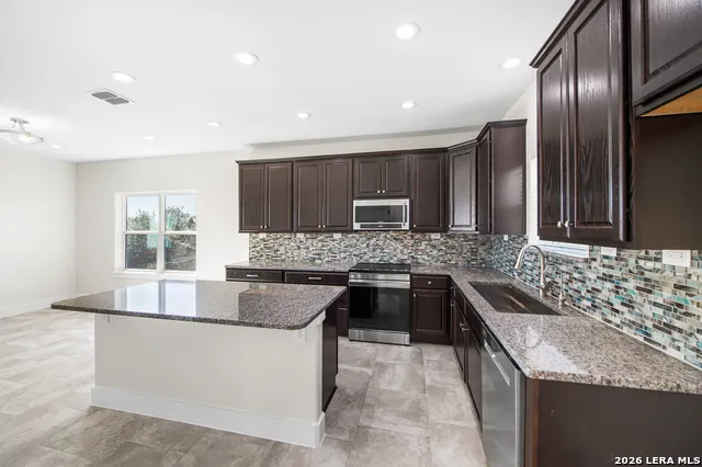 1385 RIVIERA DR Canyon Lake, TX 78133