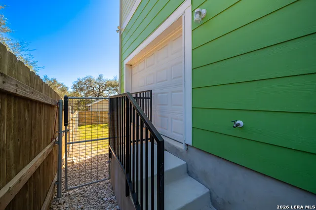 1385 RIVIERA DR Canyon Lake, TX 78133