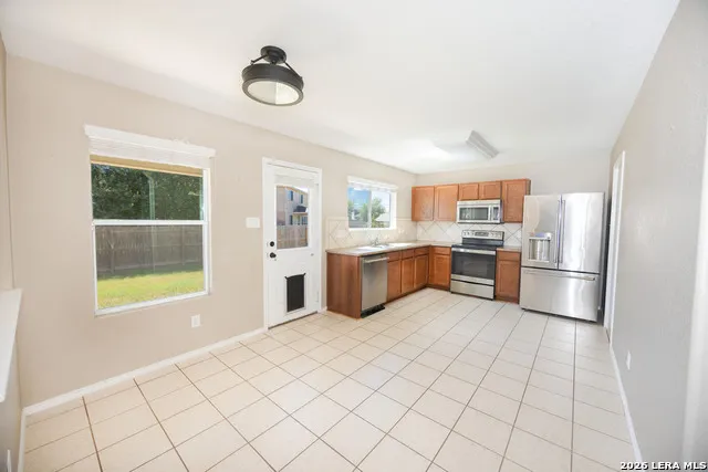 3633 Double Diamond Selma, TX 78154