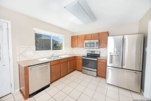 3633 Double Diamond Selma, TX 78154