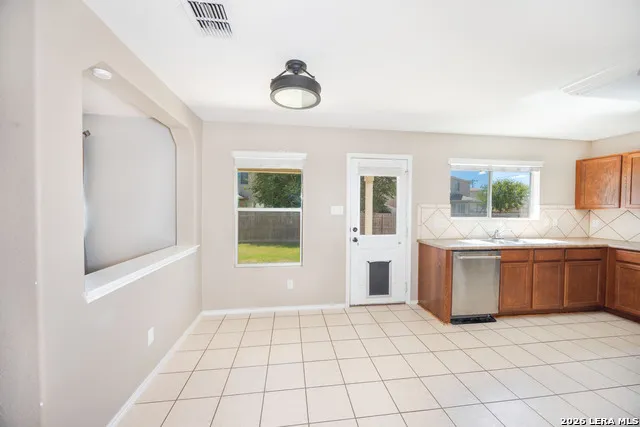 3633 Double Diamond Selma, TX 78154