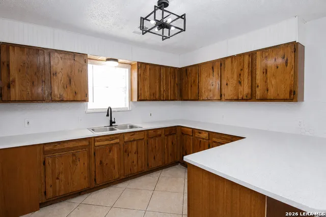 606 BERRY ST Beeville, TX 78102