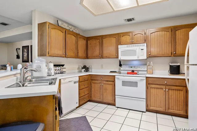 2071 CANDLELIGHT DR Canyon Lake, TX 78133