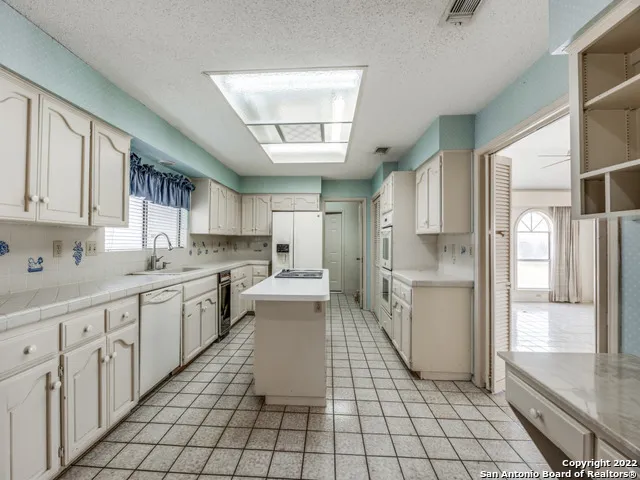 98 Longbow Rd Shavano Park, TX 78231