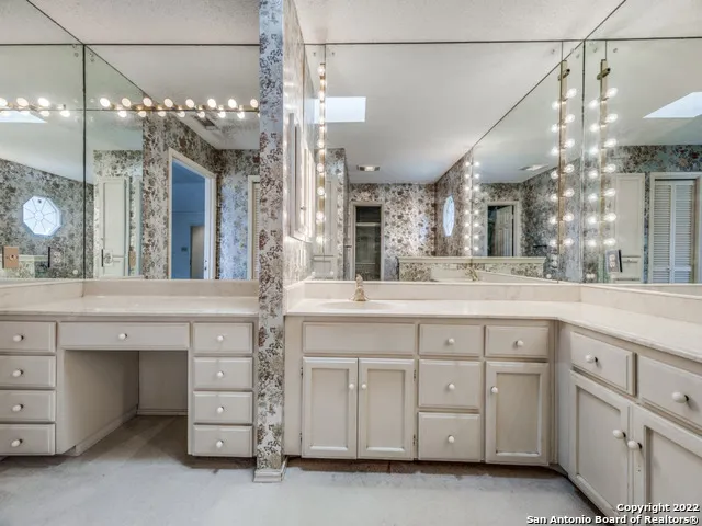 98 Longbow Rd Shavano Park, TX 78231