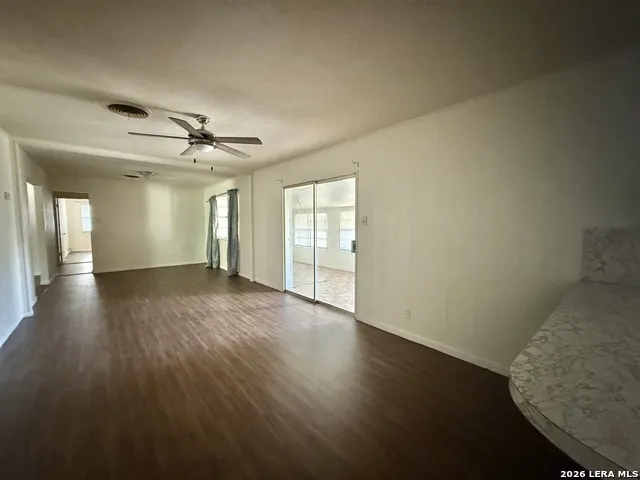 900 E Huntington Beeville, TX 78102