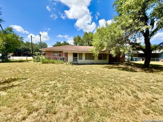 900 E Huntington Beeville, TX 78102