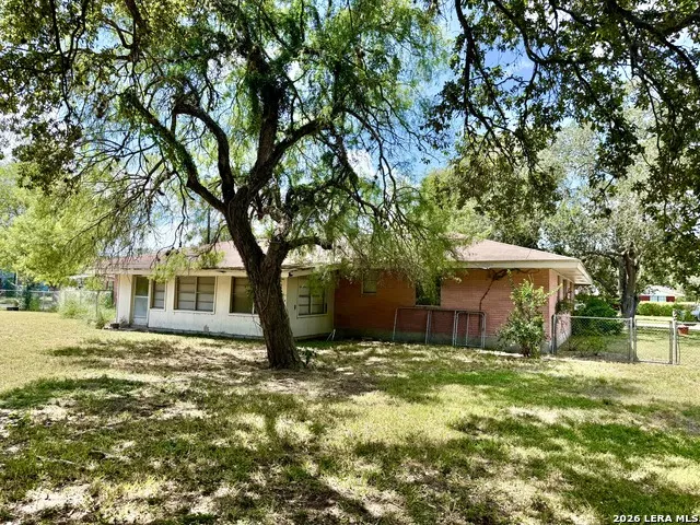 900 E Huntington Beeville, TX 78102