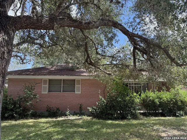 900 E Huntington Beeville, TX 78102