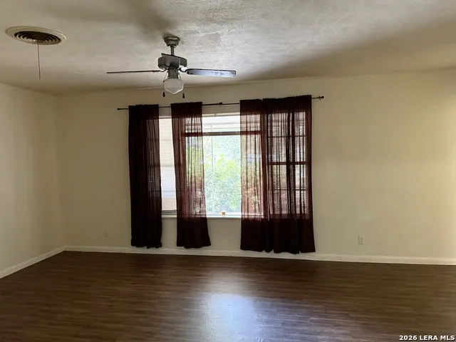 900 E Huntington Beeville, TX 78102