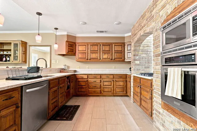 100 Elizabeth Ann Ct. Castle Hills, TX 78213