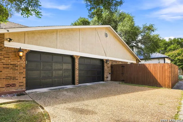 100 Elizabeth Ann Ct. Castle Hills, TX 78213