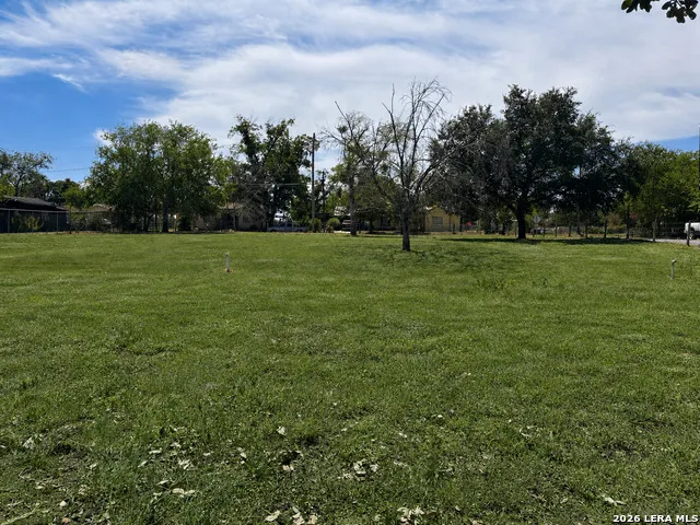 529 Avenue E Poteet, TX 78065