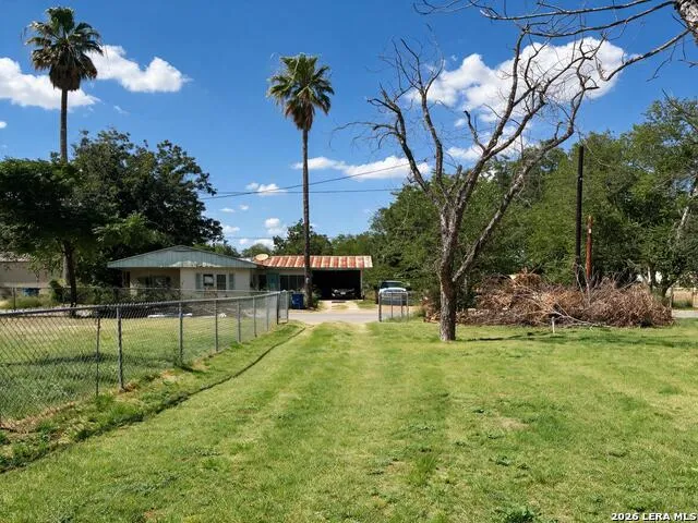 529 Avenue E Poteet, TX 78065