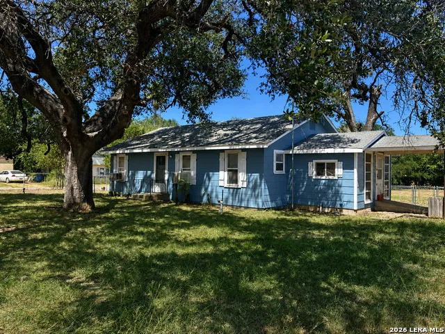 529 Avenue E Poteet, TX 78065