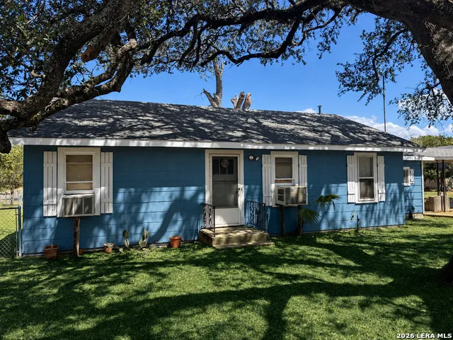 529 Avenue E Poteet, TX 78065