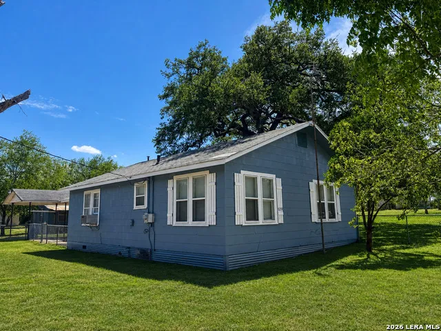 529 Avenue E Poteet, TX 78065