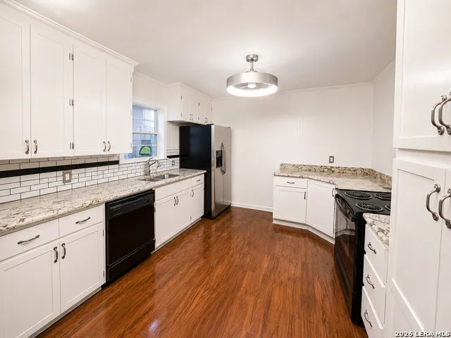 959 E IRELAND ST Seguin, TX 78155