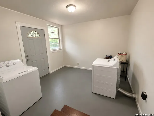 959 E IRELAND ST Seguin, TX 78155