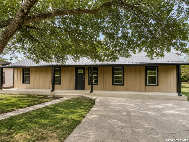 959 E IRELAND ST Seguin, TX 78155