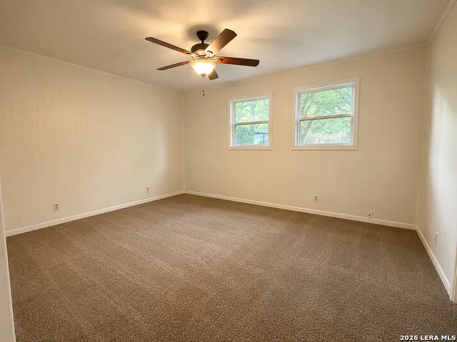 959 E IRELAND ST Seguin, TX 78155