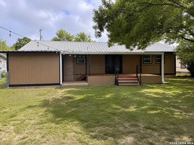 959 E IRELAND ST Seguin, TX 78155