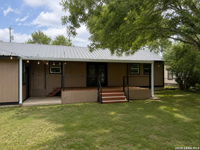 959 E IRELAND ST Seguin, TX 78155