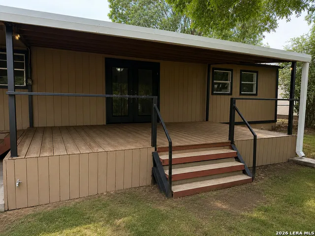 959 E IRELAND ST Seguin, TX 78155