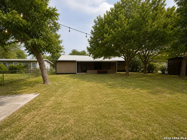 959 E IRELAND ST Seguin, TX 78155