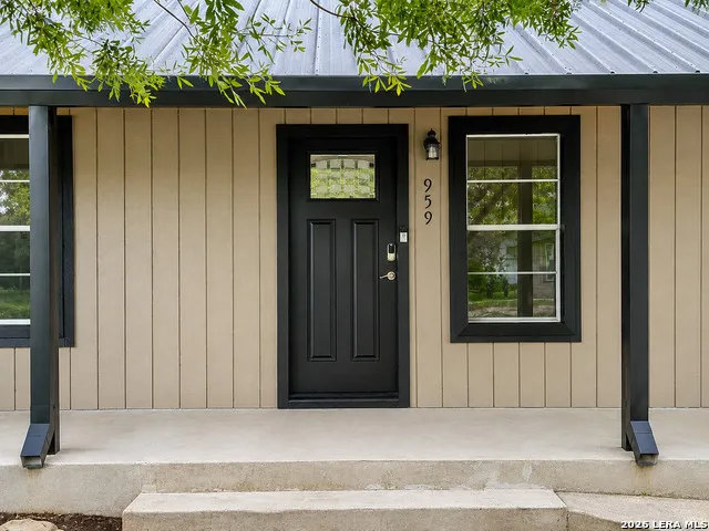 959 E IRELAND ST Seguin, TX 78155